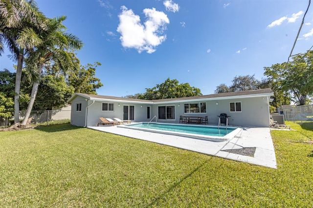 475 NE 142nd St, North Miami, FL 33161