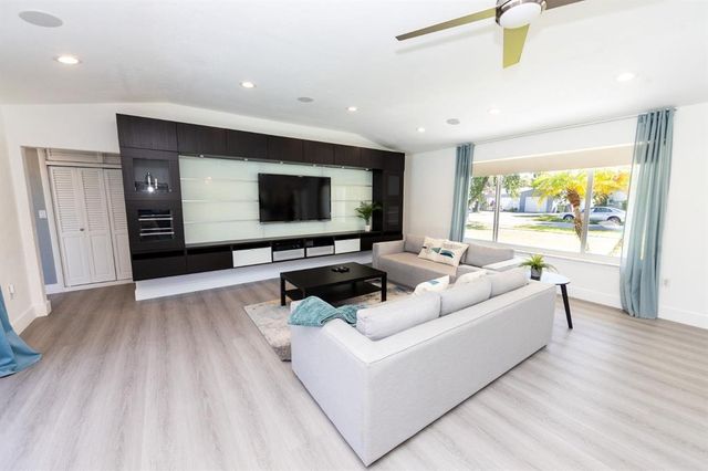 475 NE 142nd St, North Miami, FL 33161