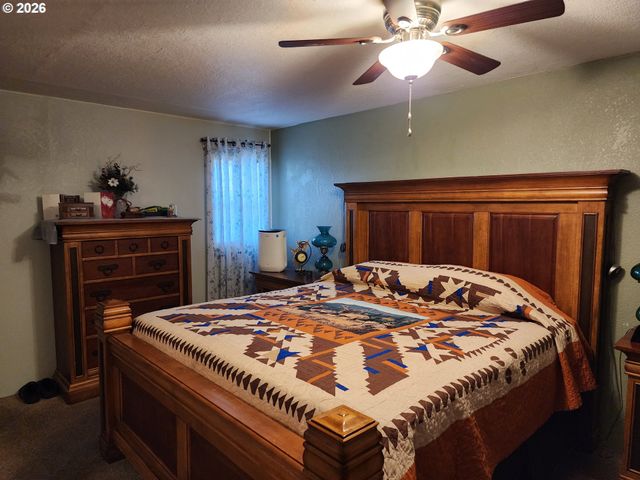 795 E St, Riddle, OR 97469