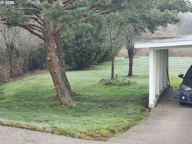 795 E St, Riddle, OR 97469