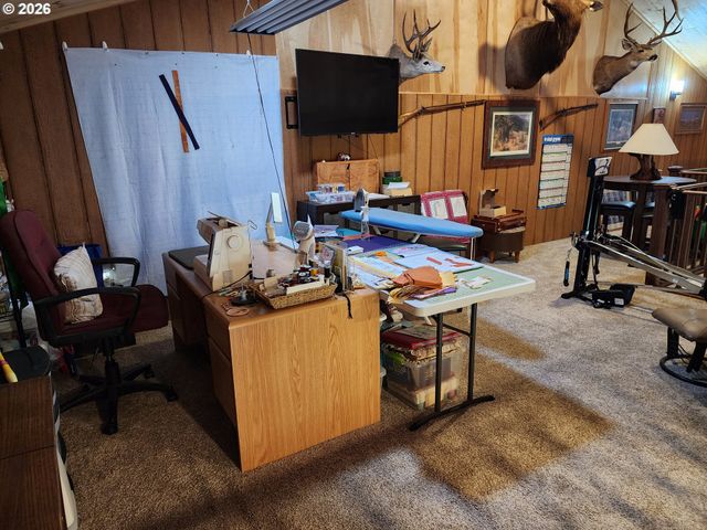 795 E St, Riddle, OR 97469