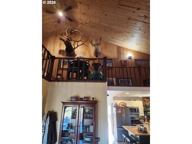 795 E St, Riddle, OR 97469