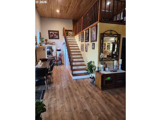 795 E St, Riddle, OR 97469