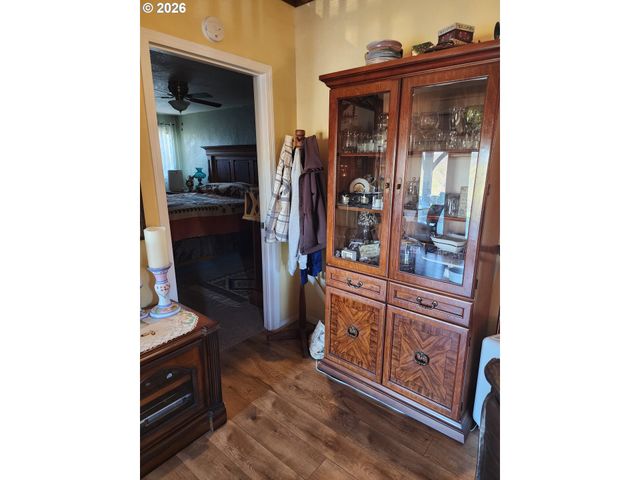 795 E St, Riddle, OR 97469