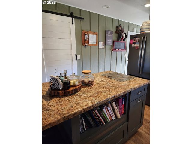 795 E St, Riddle, OR 97469