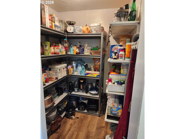 795 E St, Riddle, OR 97469