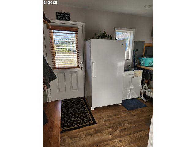 795 E St, Riddle, OR 97469