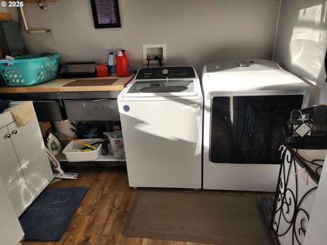 795 E St, Riddle, OR 97469