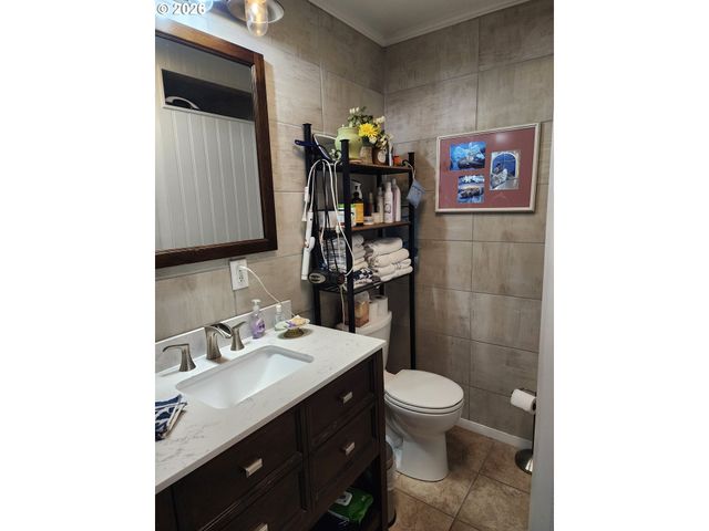 795 E St, Riddle, OR 97469