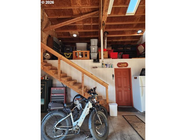 795 E St, Riddle, OR 97469
