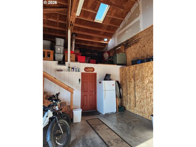 795 E St, Riddle, OR 97469