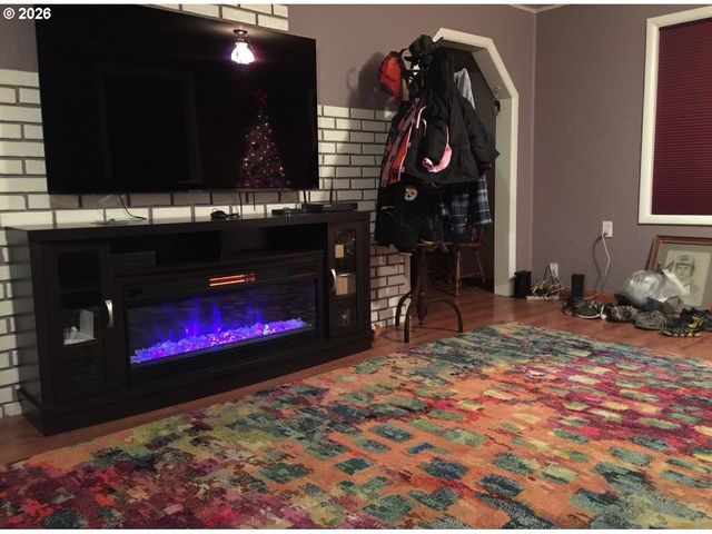 795 E St, Riddle, OR 97469