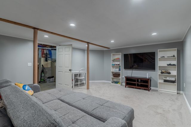 71 Keay Road, Berwick, ME 03901