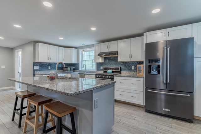 71 Keay Road, Berwick, ME 03901