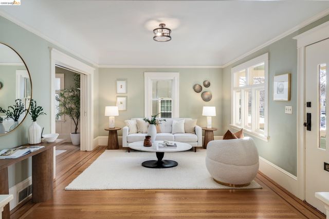 5466 Shafter Ave, Oakland, CA 94618