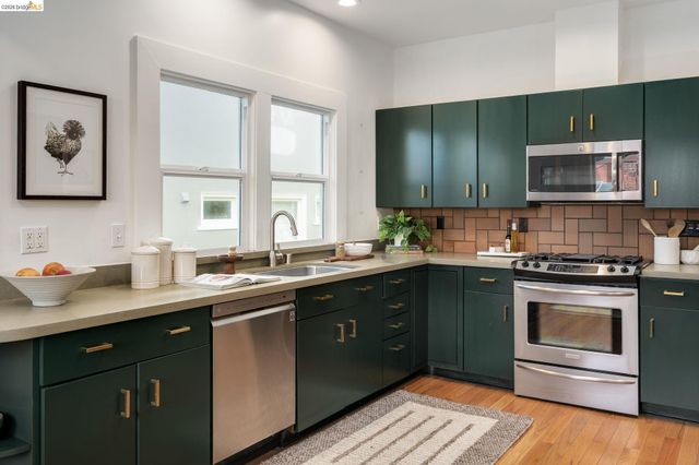 5466 Shafter Ave, Oakland, CA 94618