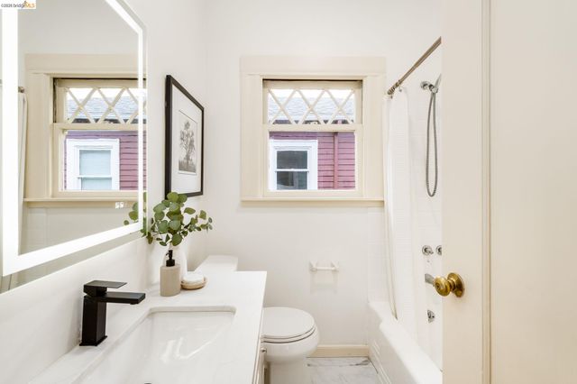 5466 Shafter Ave, Oakland, CA 94618