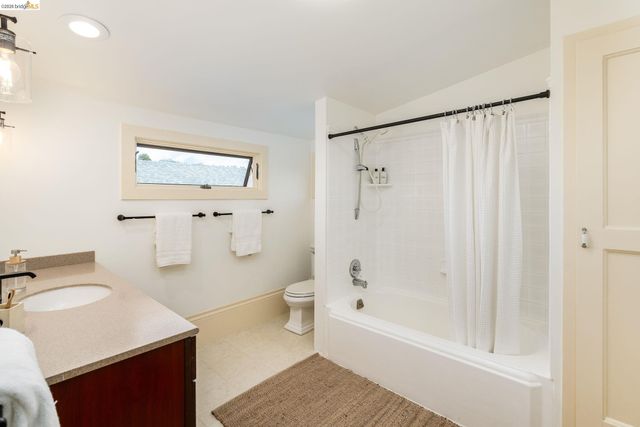 5466 Shafter Ave, Oakland, CA 94618