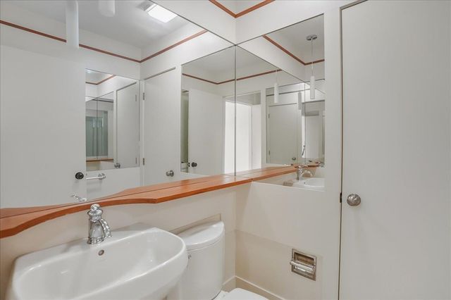 102 South Beach Road, South Burlington, VT 05403