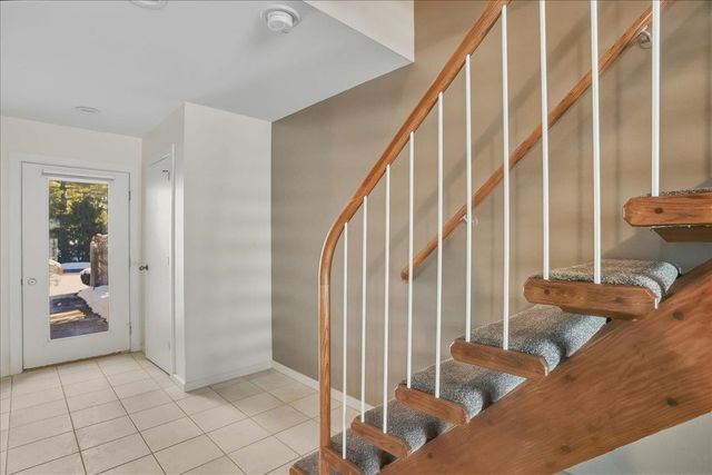 102 South Beach Road, South Burlington, VT 05403