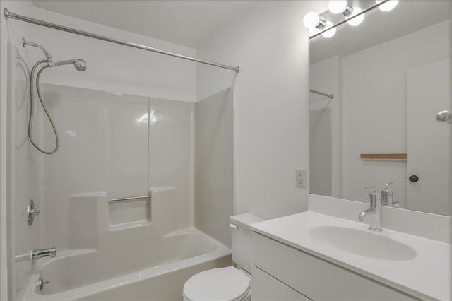 102 South Beach Road, South Burlington, VT 05403