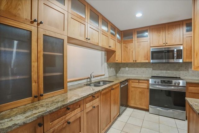 102 South Beach Road, South Burlington, VT 05403