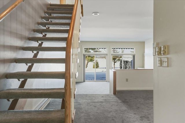 102 South Beach Road, South Burlington, VT 05403