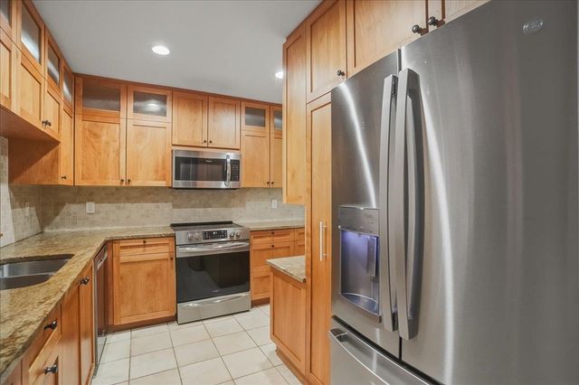 102 South Beach Road, South Burlington, VT 05403