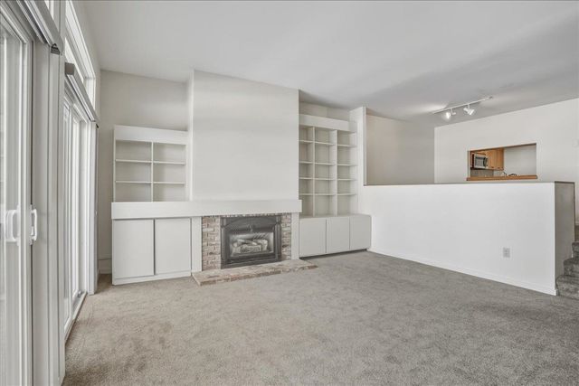 102 South Beach Road, South Burlington, VT 05403