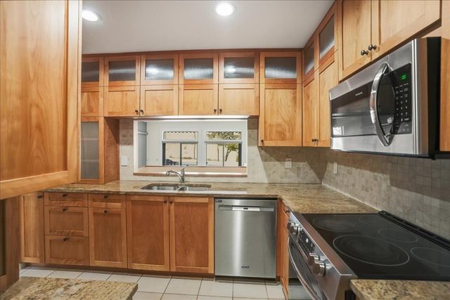 102 South Beach Road, South Burlington, VT 05403