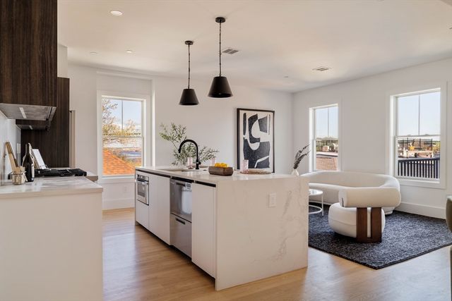 30-32 Condor St 5, Boston, MA 02128