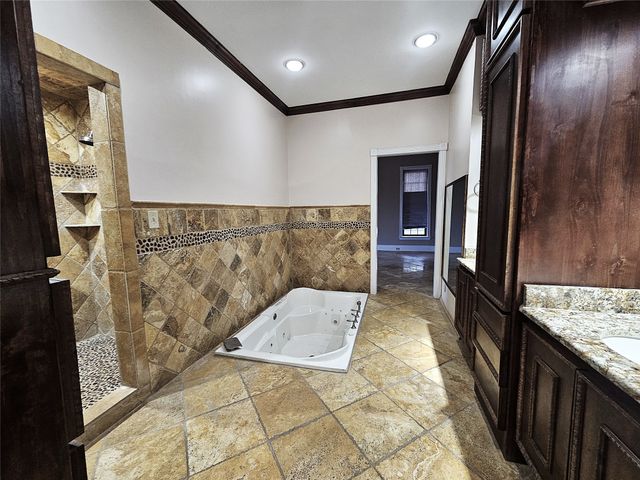 511 E Farrar Street, Groesbeck, TX 76642