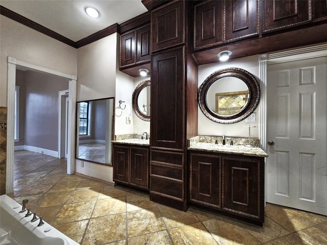 511 E Farrar Street, Groesbeck, TX 76642