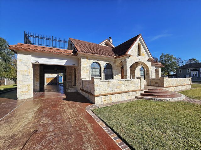 511 E Farrar Street, Groesbeck, TX 76642
