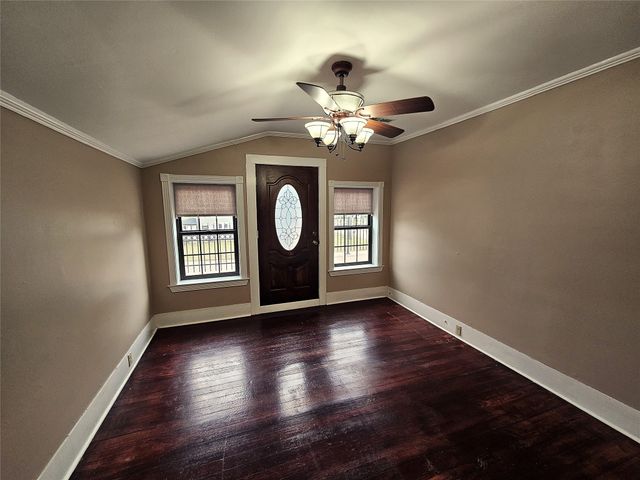 511 E Farrar Street, Groesbeck, TX 76642