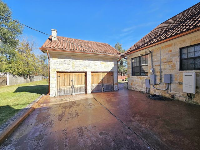 511 E Farrar Street, Groesbeck, TX 76642