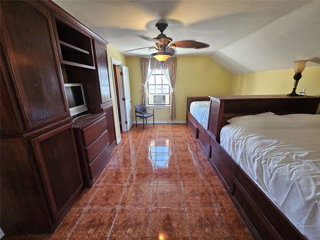 511 E Farrar Street, Groesbeck, TX 76642