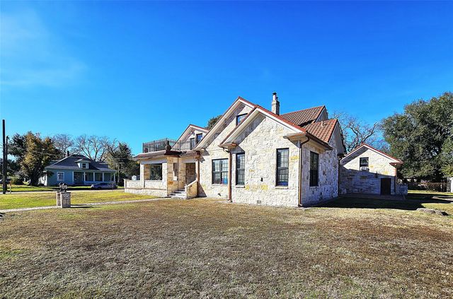 511 E Farrar Street, Groesbeck, TX 76642