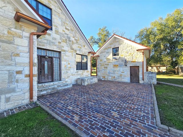 511 E Farrar Street, Groesbeck, TX 76642