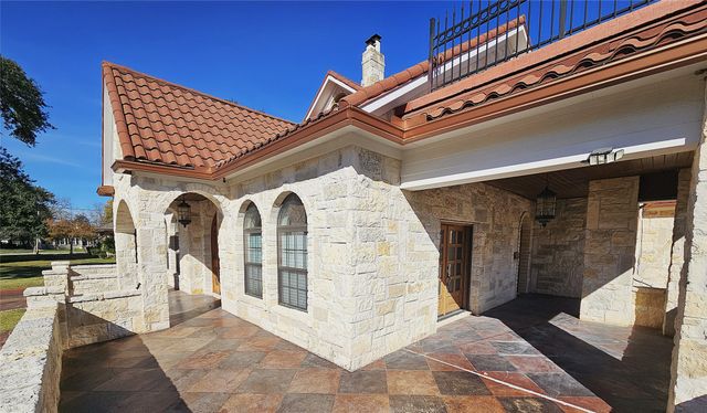 511 E Farrar Street, Groesbeck, TX 76642