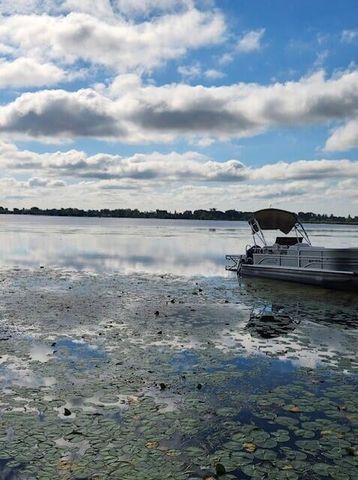 25513 W Loomis ROAD, Waterford, WI 53185