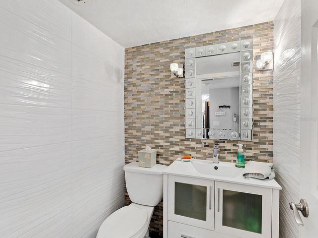 800 BENJAMIN FRANKLIN DRIVE 304, Sarasota, FL 34236