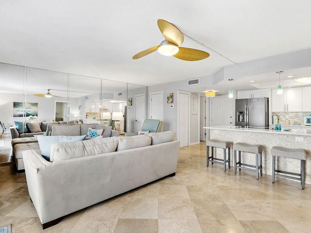 800 BENJAMIN FRANKLIN DRIVE 304, Sarasota, FL 34236
