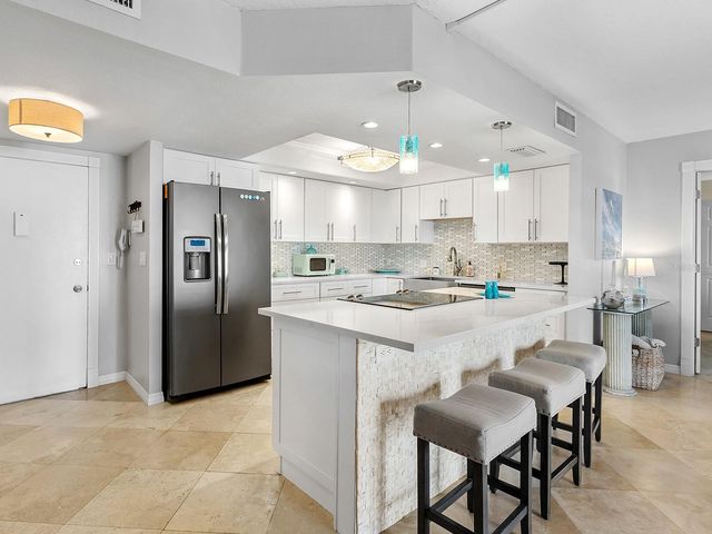 800 BENJAMIN FRANKLIN DRIVE 304, Sarasota, FL 34236