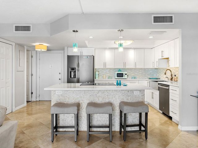 800 BENJAMIN FRANKLIN DRIVE 304, Sarasota, FL 34236
