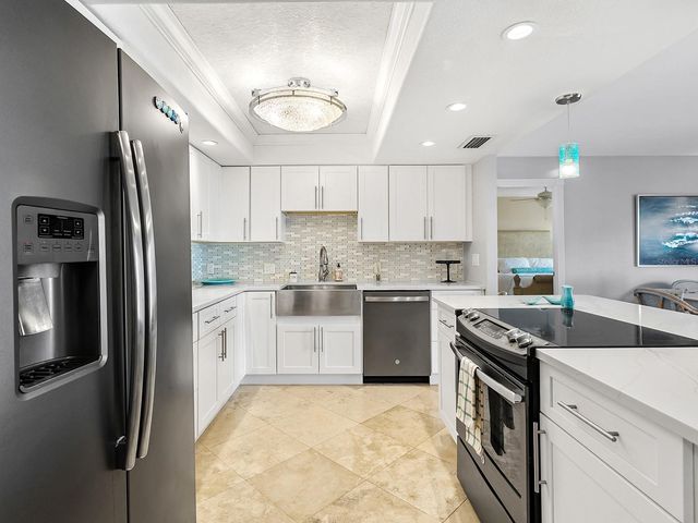 800 BENJAMIN FRANKLIN DRIVE 304, Sarasota, FL 34236