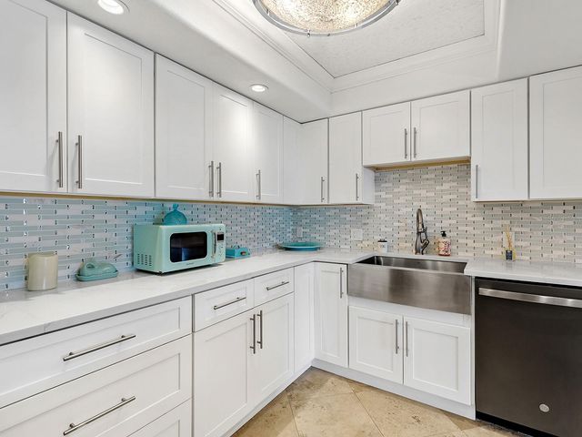 800 BENJAMIN FRANKLIN DRIVE 304, Sarasota, FL 34236