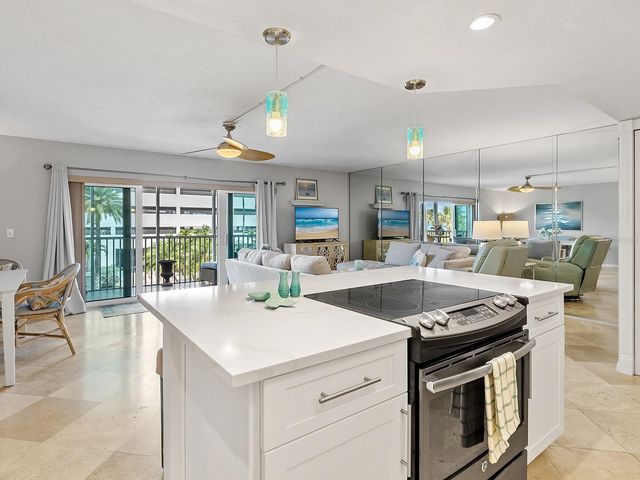 800 BENJAMIN FRANKLIN DRIVE 304, Sarasota, FL 34236
