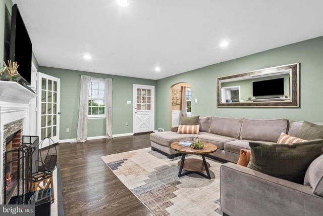 416 GLENDALE CIR, Springfield, PA 19064