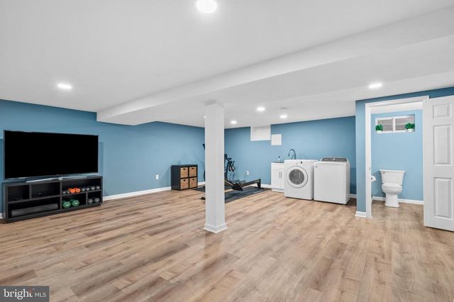 416 GLENDALE CIR, Springfield, PA 19064